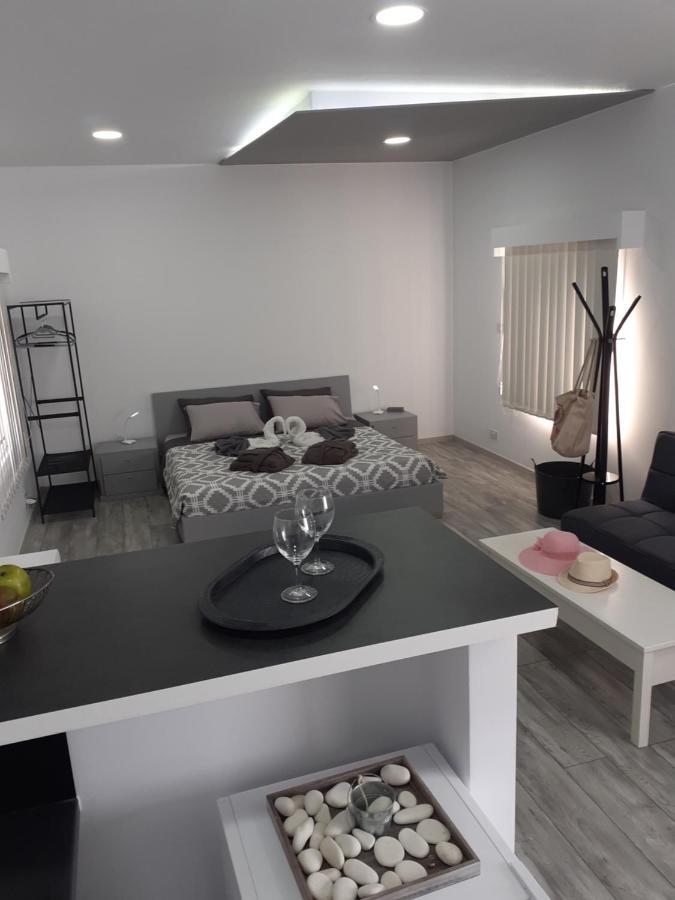 Deluxe Yiota'S Studio ! Klorakas Ngoại thất bức ảnh
