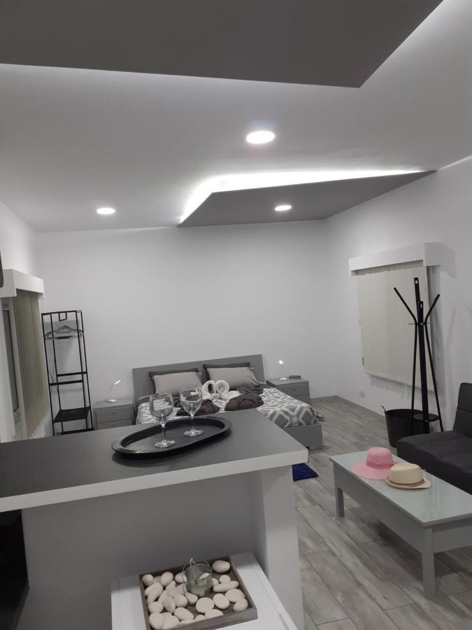 Deluxe Yiota'S Studio ! Klorakas Ngoại thất bức ảnh