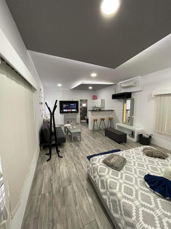 Deluxe Yiota'S Studio ! Klorakas Ngoại thất bức ảnh