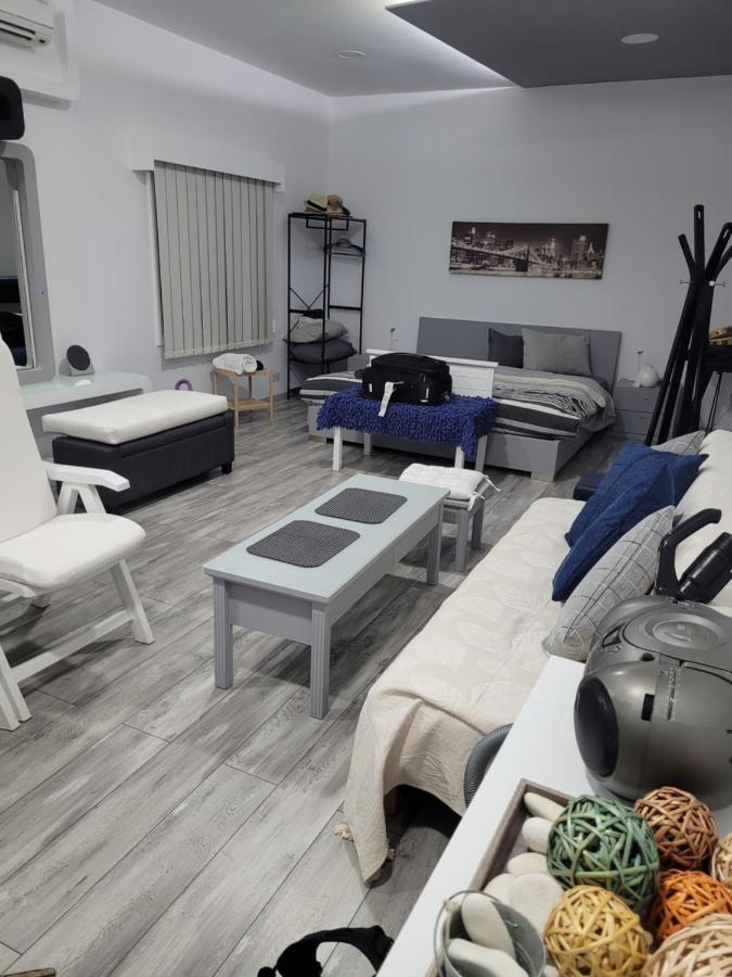 Deluxe Yiota'S Studio ! Klorakas Ngoại thất bức ảnh